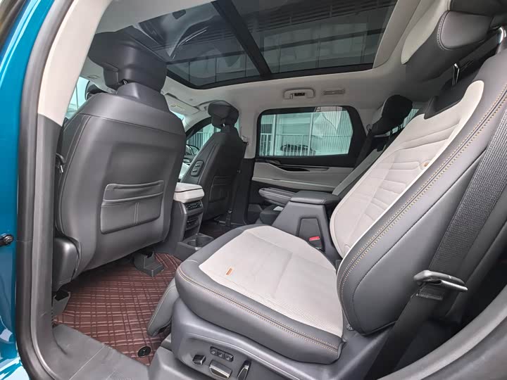 Фото 14 - Ford Edge