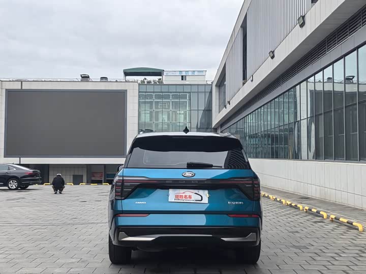 Фото 18 - Ford Edge