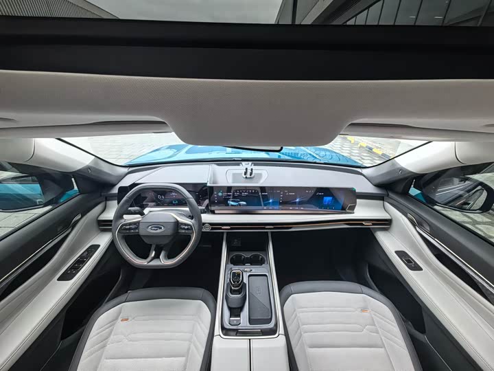 Фото 9 - Ford Edge