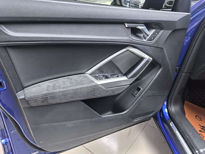 Фото 8 - Audi Q3