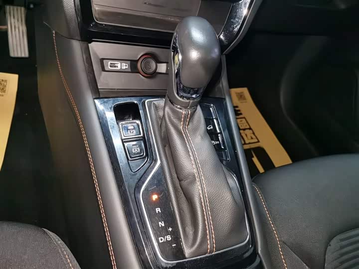 Фото 14 - Roewe RX3