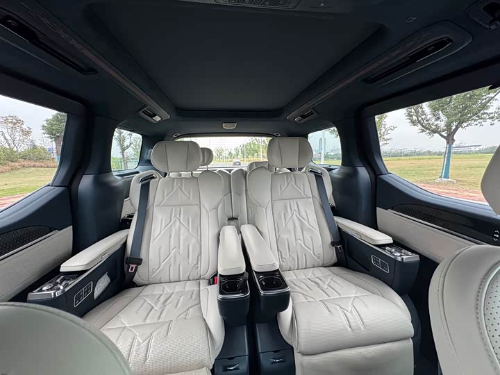 Фото 10 - Zeekr 009