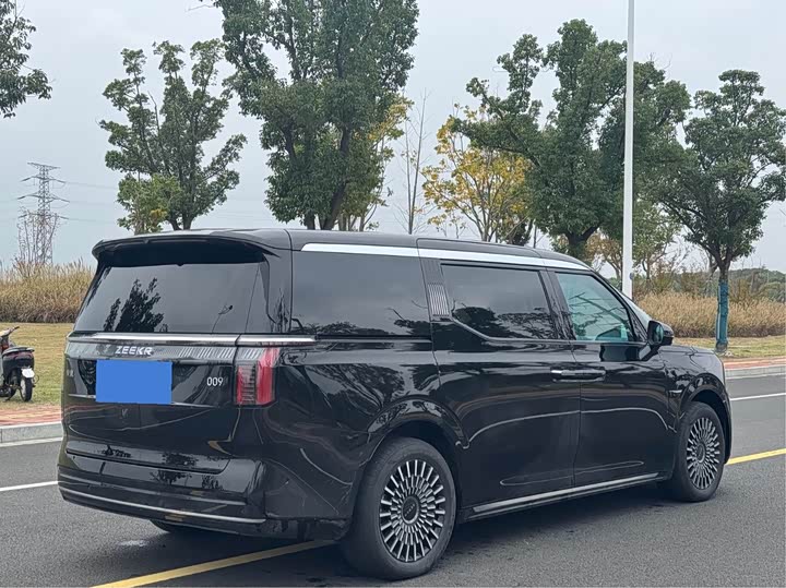 Фото 12 - Zeekr 009