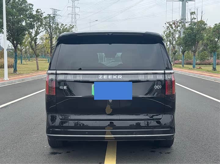 Фото 13 - Zeekr 009