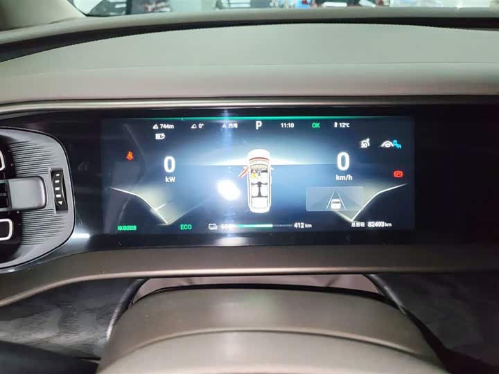 Фото 12 - Denza D9