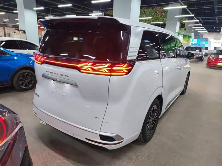 Фото 7 - Denza D9