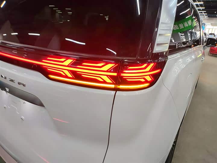 Фото 8 - Denza D9