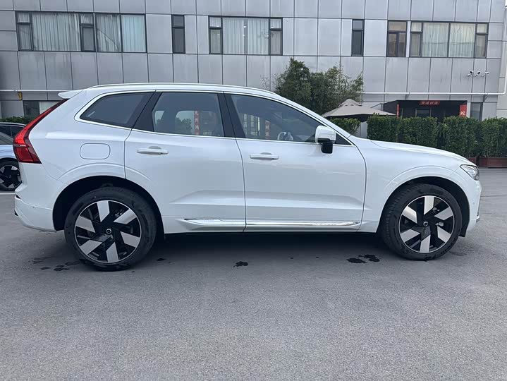 Фото 10 - Volvo XC60 Hybrid