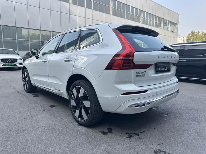 Фото 14 - Volvo XC60 Hybrid
