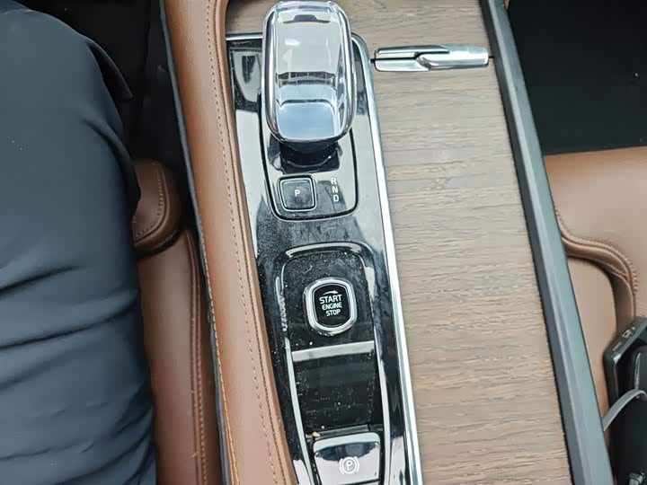 Фото 21 - Volvo S90