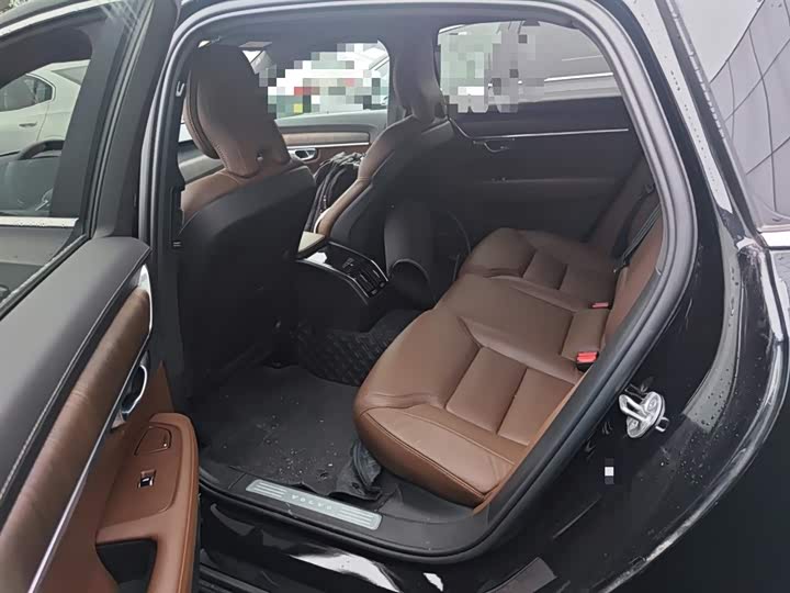 Фото 24 - Volvo S90