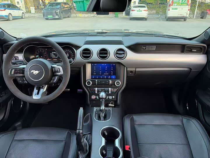 Фото 6 - Ford Mustang