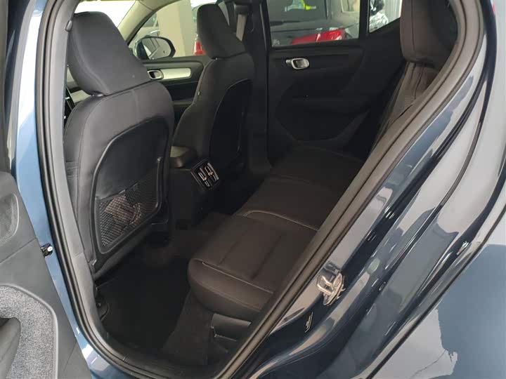 Фото 17 - Volvo XC40