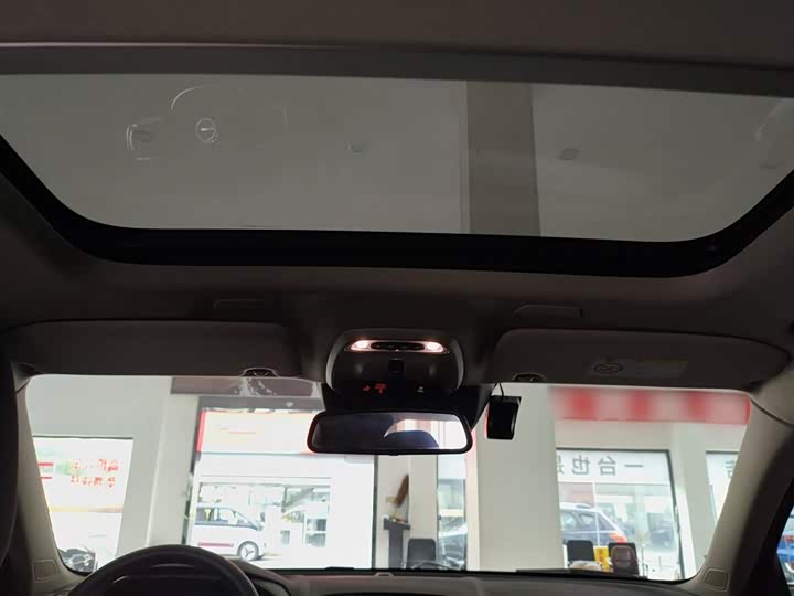 Фото 18 - Volvo XC40