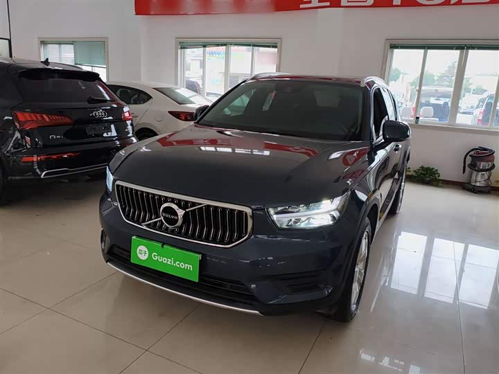 Фото 2 - Volvo XC40