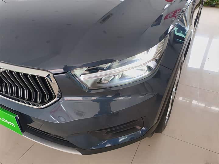 Фото 24 - Volvo XC40