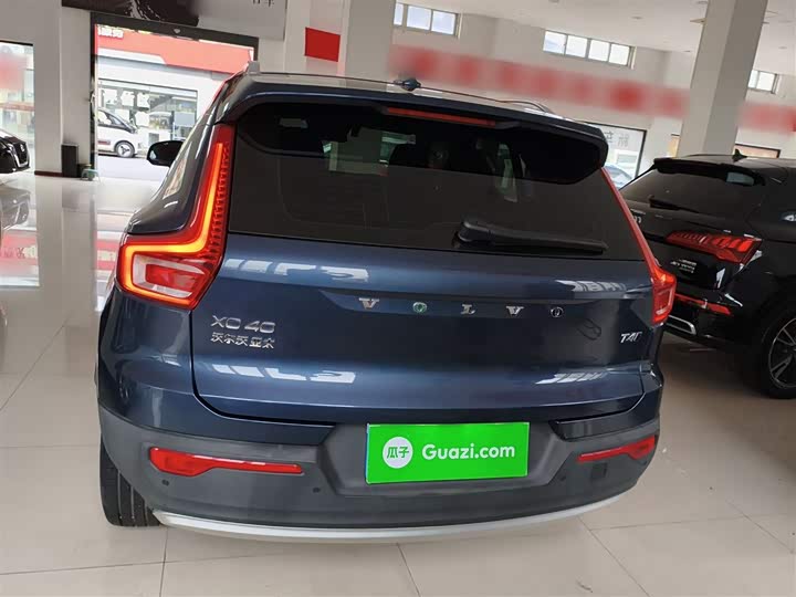 Фото 6 - Volvo XC40