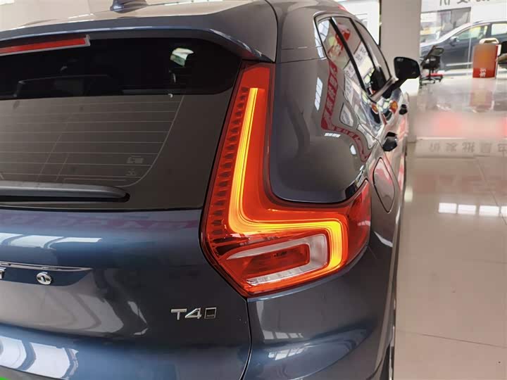 Фото 8 - Volvo XC40