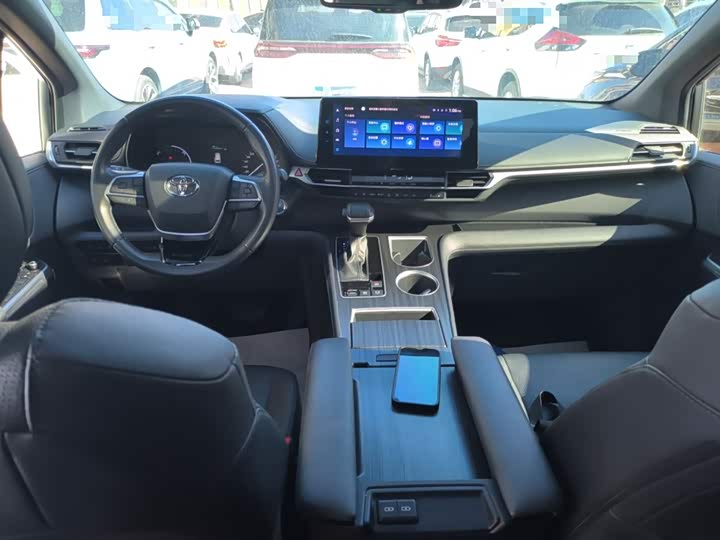 Фото 10 - Toyota Sienna