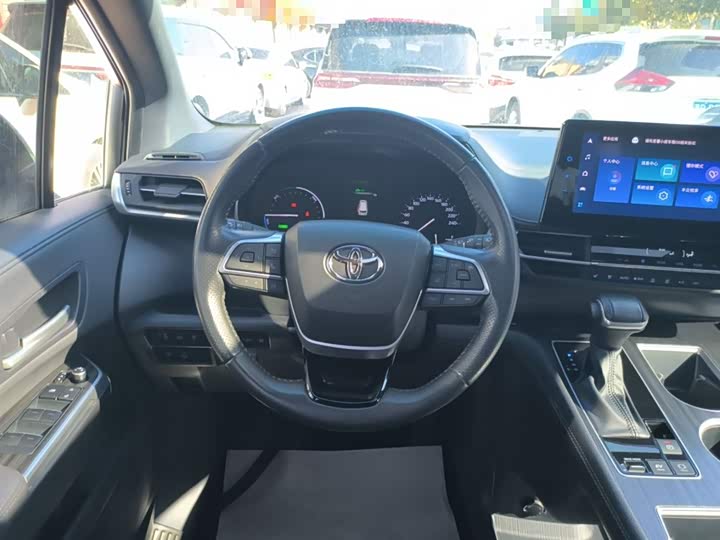 Фото 11 - Toyota Sienna