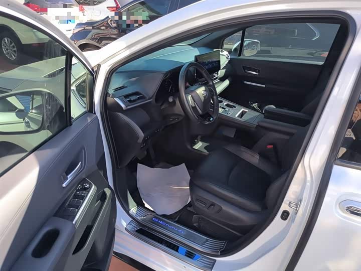 Фото 16 - Toyota Sienna