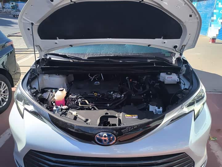 Фото 20 - Toyota Sienna