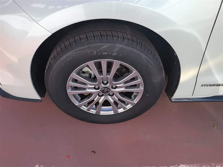 Фото 23 - Toyota Sienna