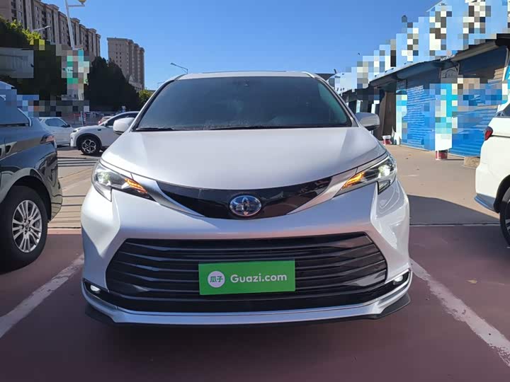 Фото 3 - Toyota Sienna