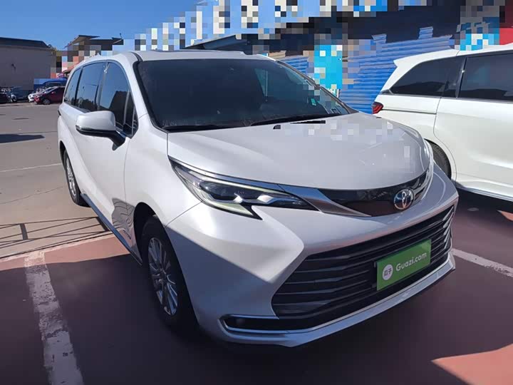 Фото 4 - Toyota Sienna