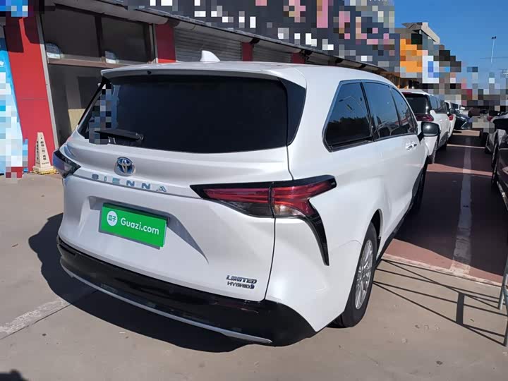 Фото 7 - Toyota Sienna