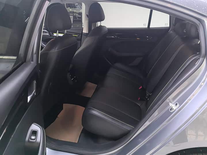 Фото 11 - Roewe i5