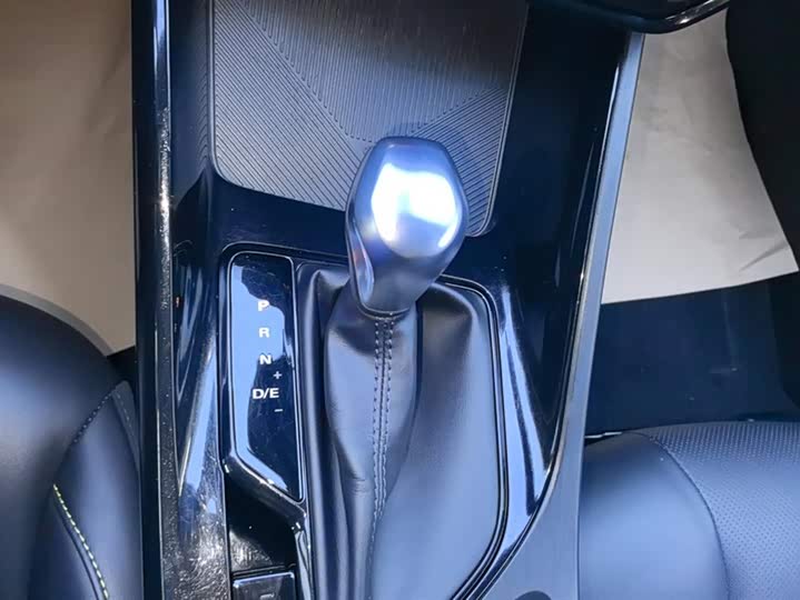 Фото 16 - Roewe i5