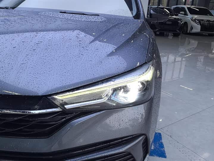 Фото 5 - Roewe i5