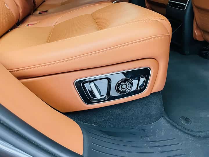 Фото 11 - LiXiang L7