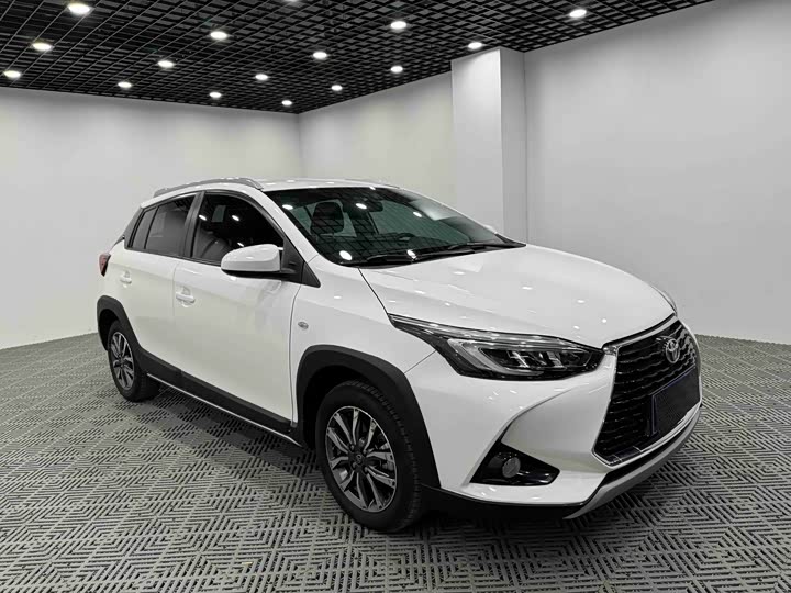 Фото 1 - Toyota Yaris L Hatchback