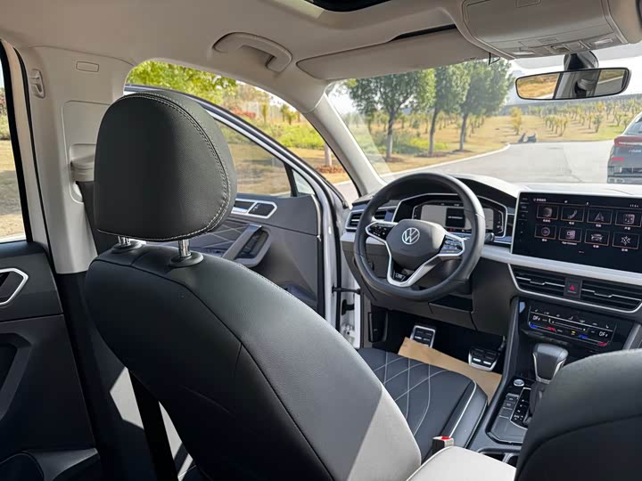 Фото 14 - Volkswagen Tiguan L Pro