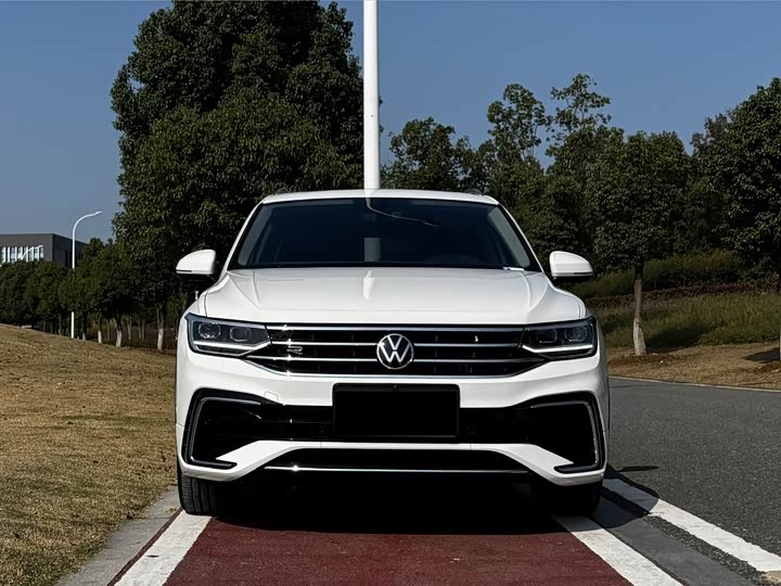 Фото 3 - Volkswagen Tiguan L Pro