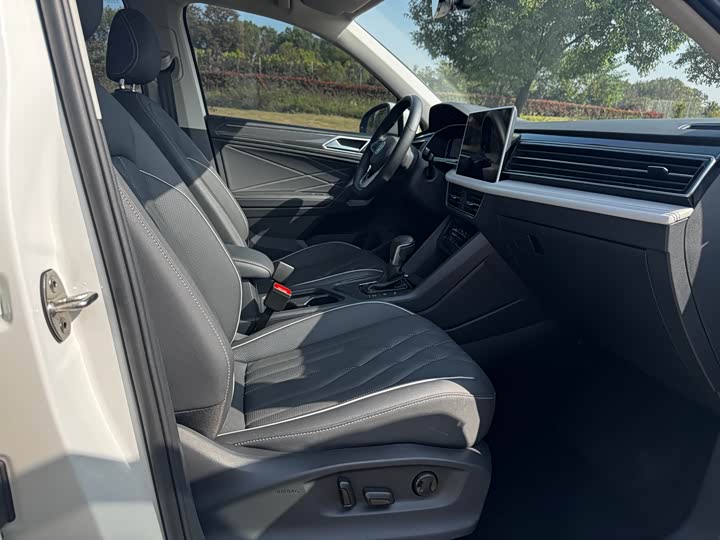 Фото 5 - Volkswagen Tiguan L Pro