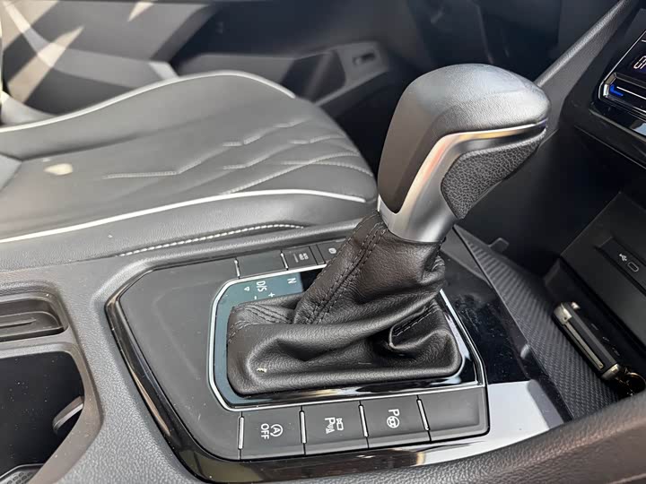 Фото 6 - Volkswagen Tiguan L Pro