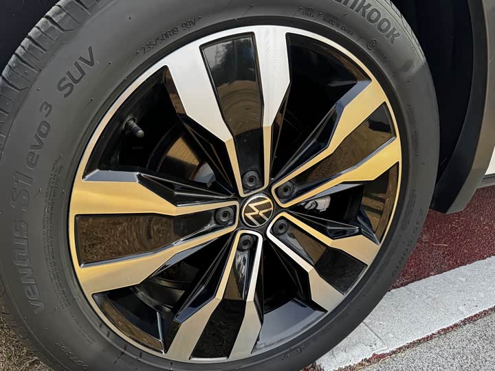 Фото 9 - Volkswagen Tiguan L Pro