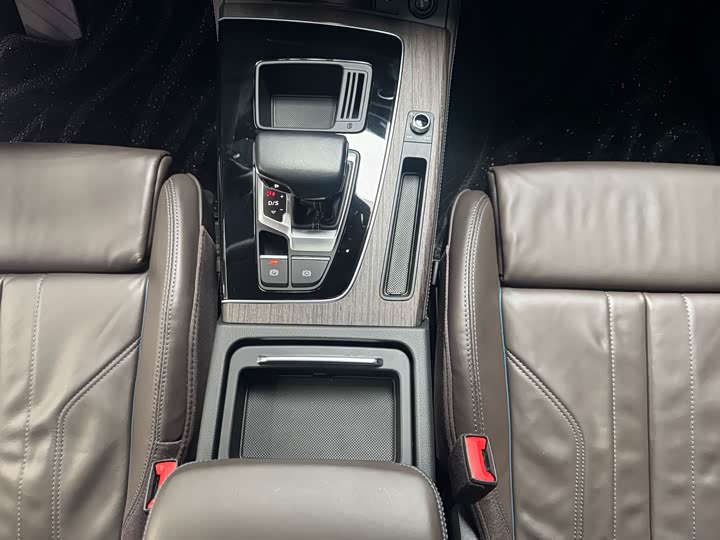 Фото 10 - Audi Q5L