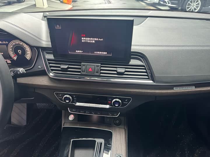 Фото 11 - Audi Q5L