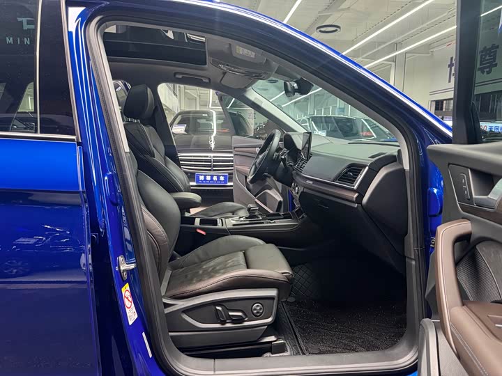 Фото 15 - Audi Q5L