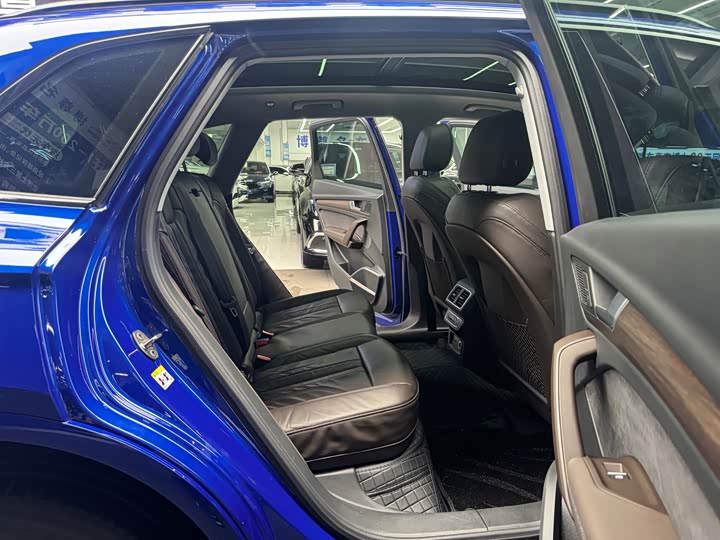 Фото 16 - Audi Q5L