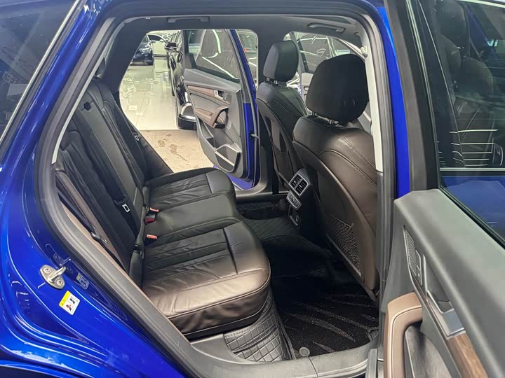 Фото 17 - Audi Q5L