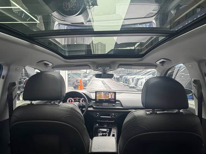 Фото 18 - Audi Q5L