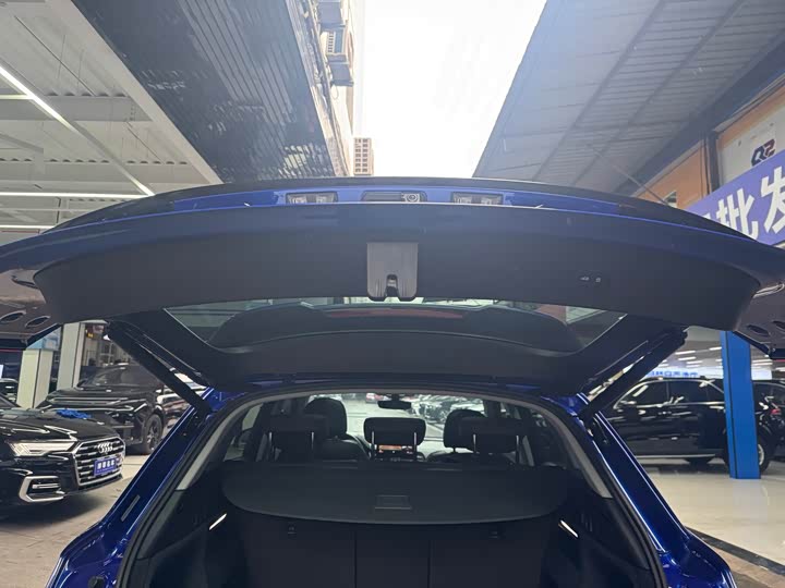 Фото 21 - Audi Q5L