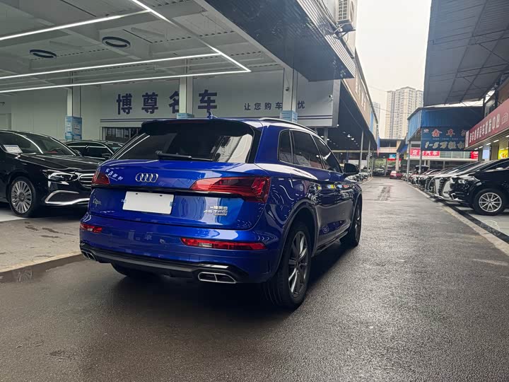 Фото 23 - Audi Q5L