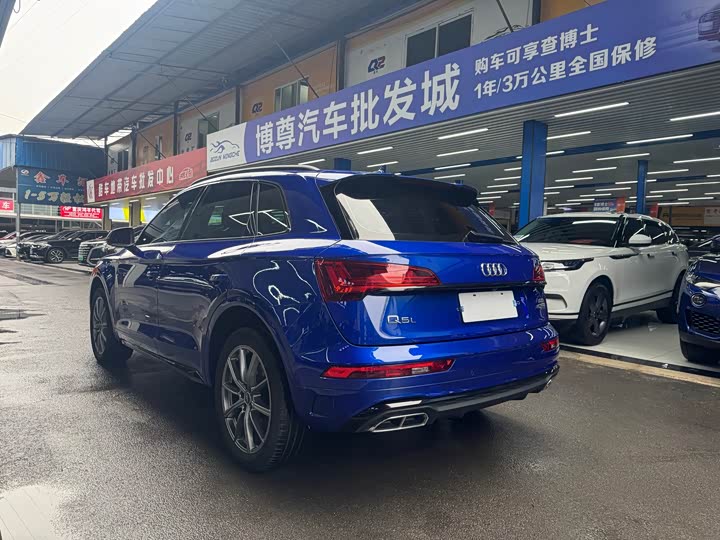 Фото 24 - Audi Q5L