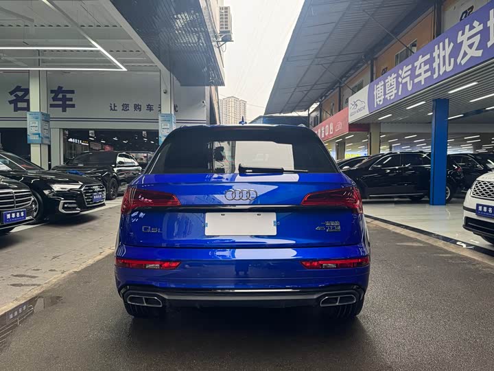 Фото 25 - Audi Q5L